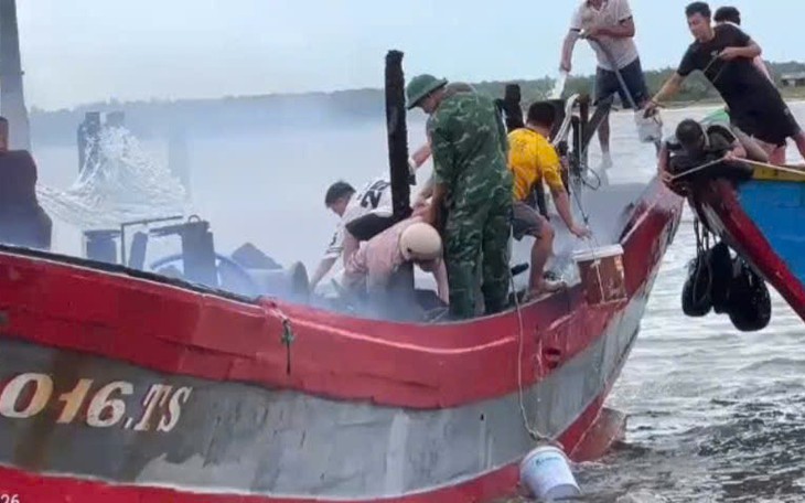 Cháy nhà xưởng Khu công nghiệp Quang Minh trong đêm, gần 40 chiến sĩ ngăn thảm họa lan rộng- Ảnh 3.