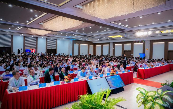 Hơn 1.500 chuyên gia tham dự Hội nghị Khoa học Dược bệnh viện Hà Nội mở rộng tại Nghệ An- Ảnh 1.