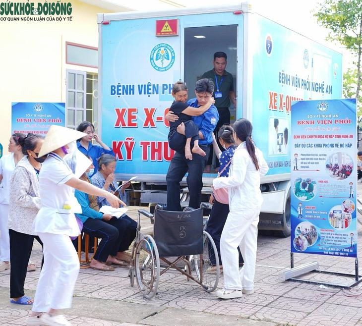 Không chờ người bệnh tìm đến - Ảnh 1.
