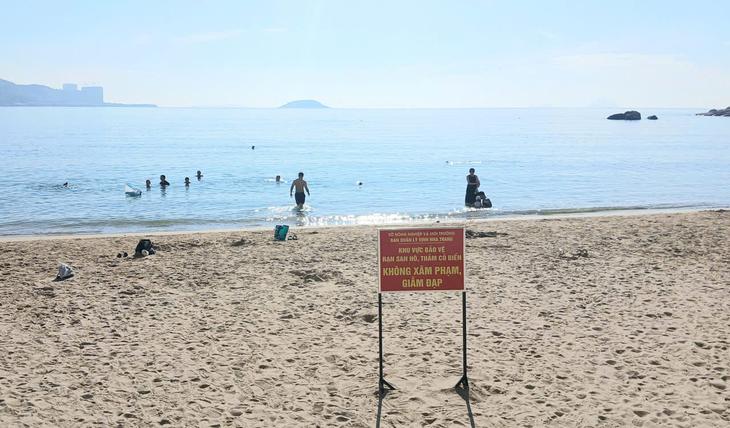 Điều cấm ở biển Nha Trang, người dân và du khách cần biết - Ảnh 1.