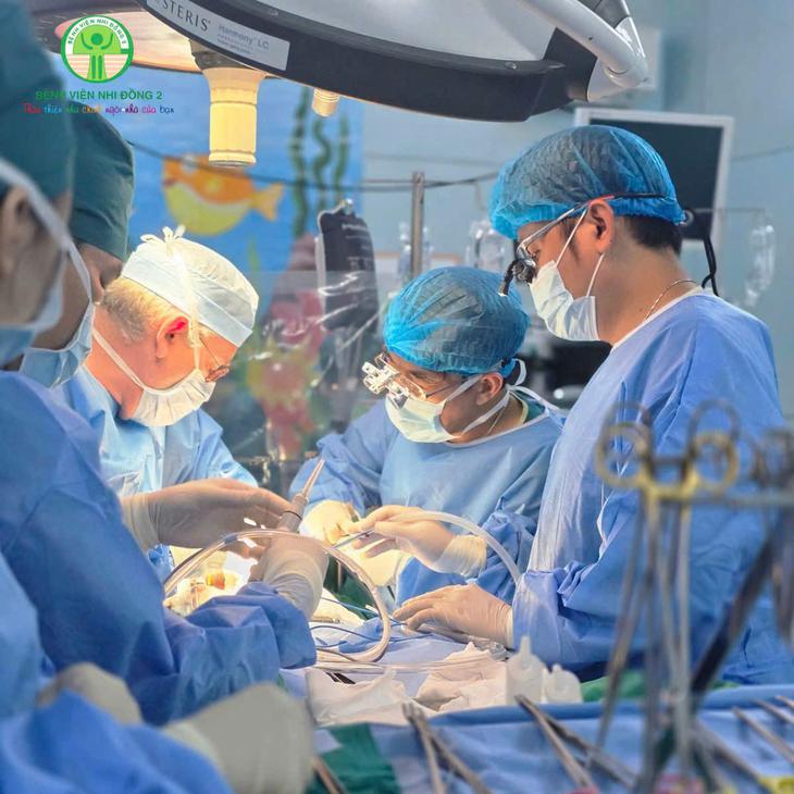 Ca ghép gan thành công đầu tiên cho bệnh nhi ung thư gan tại miền Nam - Ảnh 1.