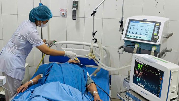 Khó thở, lơ mơ ở người cao tuổi, dấu hiệu không nên chần chừ - Ảnh 1.