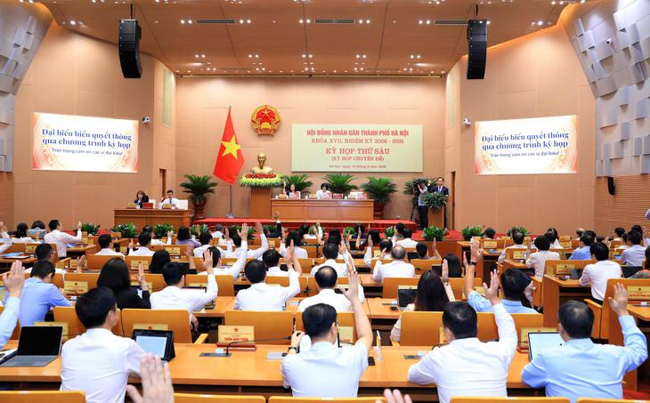 Hà Nội chính thức miễn nhiệm chức vụ ủy viên UBND TP Hà Nội đối với 11 lãnh đạo đứng đầu sở, ngành - Ảnh 1.