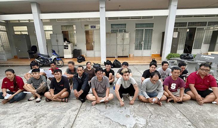 An Giang: Hơn 100 công an đồng loạt ra quân, triệt phá đường dây đánh bạc hàng trăm tỷ - Ảnh 2.