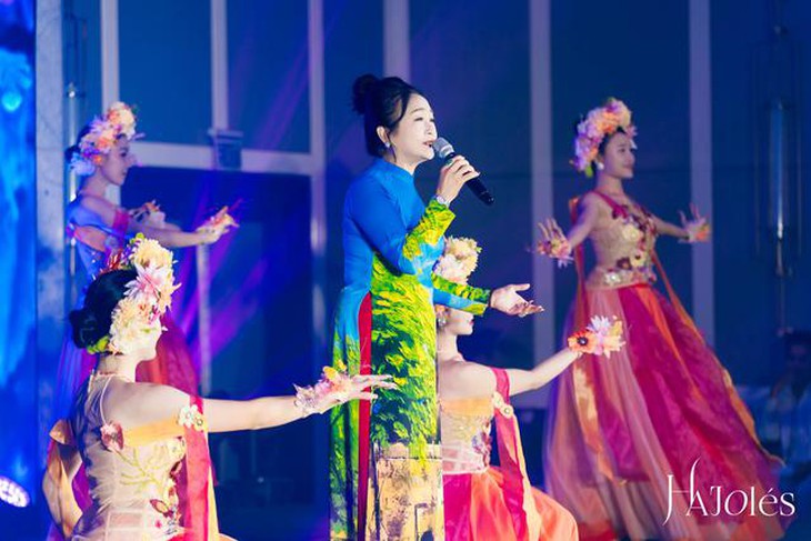 Đại tá, NSND Vi Hoa - 'chim sơn ca của núi rừng Tây Bắc' khoe giọng hát ở tuổi 61- Ảnh 1.