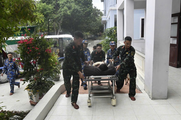 Bệnh xá đảo Nam Yết kịp thời cấp cứu một thuyền trưởng bị đột quỵ- Ảnh 1.