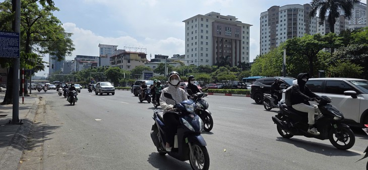 Miền Bắc nắng nóng đến cuối tháng 8, mưa lớn có xu hướng gia tăng- Ảnh 1.