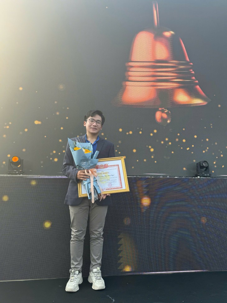 Hà Nội: Bức tranh làng khoa bảng giúp nam sinh Xuân Đỉnh đạt gần điểm tuyệt đối, đỗ ĐH Kiến trúc - Ảnh 2.