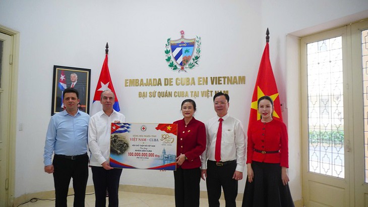 Trao tượng trưng khoản hỗ trợ 100 tỷ đồng của nhân dân Việt Nam dành cho nhân dân Cuba- Ảnh 1.