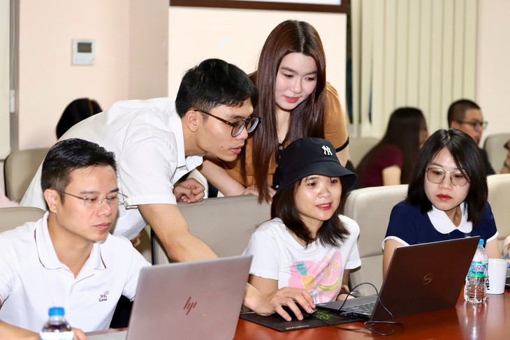 Báo Sức khỏe và Đời sống đẩy mạnh chuyển đổi số: Tổ chức tập huấn chuyên sâu kỹ năng ứng dụng AI trong sản xuất nội dung- Ảnh 3.