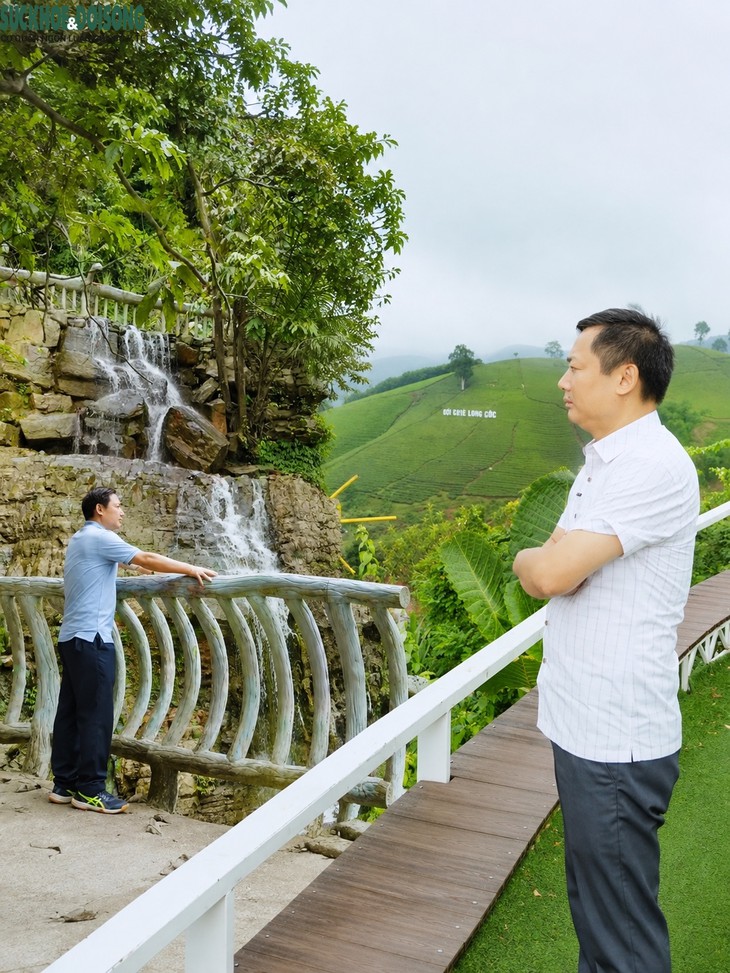 Bí thư xã ở Phú Thọ dậy từ 5 giờ sáng, lên đồi chè quay video quảng bá du lịch- Ảnh 2.