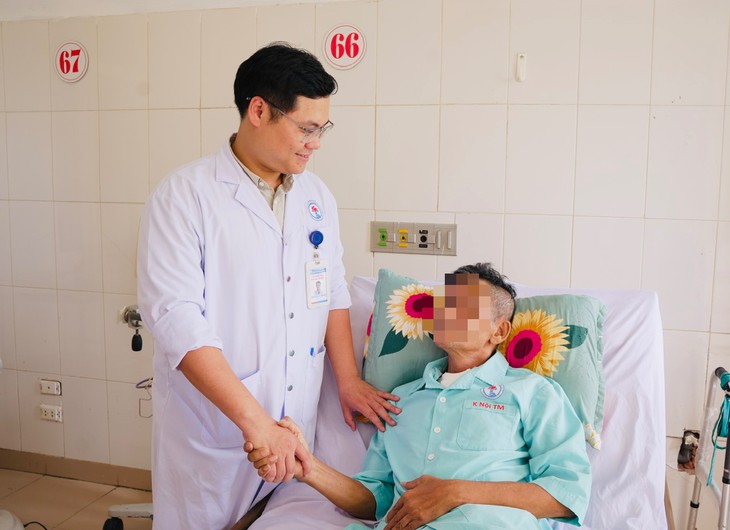 Chạy đua với thời gian cứu người đàn ông ngừng tuần hoàn do nhồi máu cơ tim cấp- Ảnh 1.
