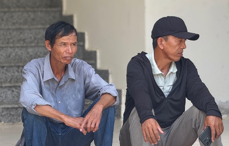 Người thân khắc khoải ngóng chờ tin hai cô gái bị sóng cuốn mất tích tại Mũi Nghê- Ảnh 3.