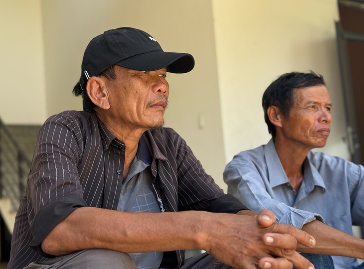 Người thân khắc khoải ngóng chờ tin hai cô gái bị sóng cuốn mất tích tại Mũi Nghê- Ảnh 4.
