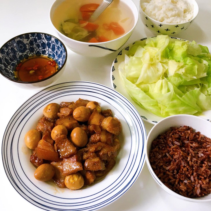 Đổi thứ tự gắp món giúp giảm cân, ổn định đường huyết- Ảnh 2.