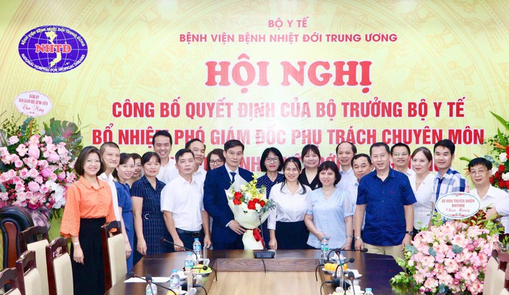 Bộ Y tế bổ nhiệm Phó Giám đốc phụ trách chuyên môn Bệnh viện Bệnh Nhiệt đới Trung ương - Ảnh 4.