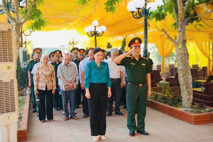 Hải Phòng lấy mẫu ADN 59 phần mộ liệt sĩ chưa xác định danh tính

- Ảnh 1.