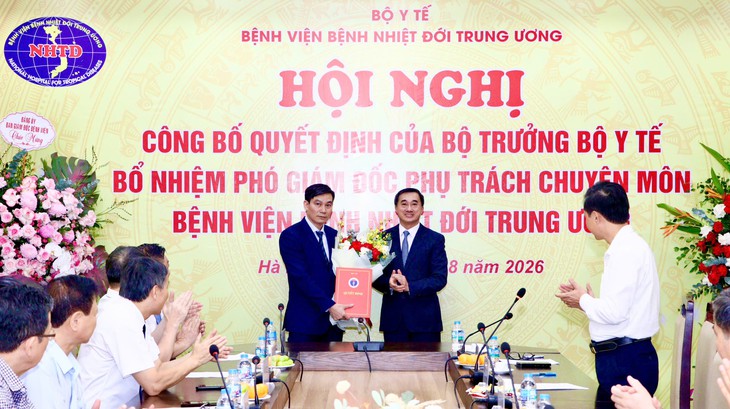 Bộ Y tế bổ nhiệm Phó Giám đốc phụ trách chuyên môn Bệnh viện Bệnh Nhiệt đới Trung ương - Ảnh 1.