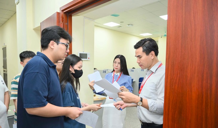 Gần 1.900 thí sinh dự thi Sau đại học Trường Đại học Y Hà Nội- Ảnh 4.