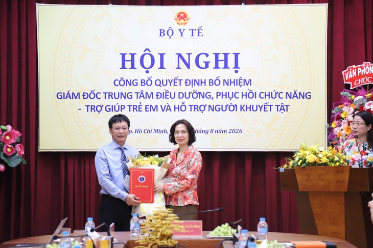 Thứ trưởng Bộ Y tế yêu cầu nâng chất lượng chăm sóc người khuyết tật - Ảnh 2.