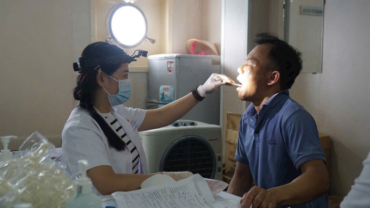 Vì sao người lao động khoẻ mạnh vẫn cần khám sức khoẻ định kỳ? - Ảnh 1.