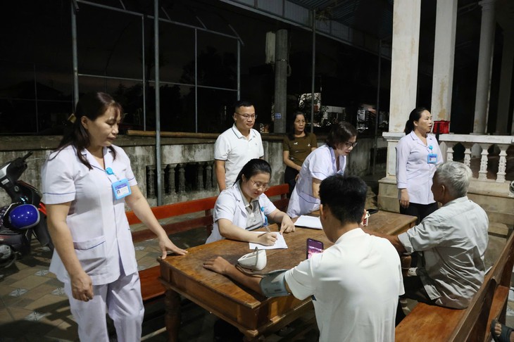 Khám sàng lọc sức khỏe toàn dân, linh hoạt đưa Nghị quyết 72 vào cuộc sống - Ảnh 3.