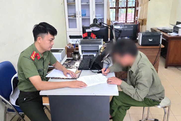 Chia sẻ thông tin xuyên tạc phản động, người đàn ông bị phạt 12,5 triệu đồng - Ảnh 1.
