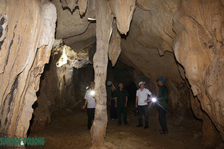 Có gì trong hang đá cạnh sân bay chỉ phục vụ một trận đánh duy nhất? - Ảnh 7.