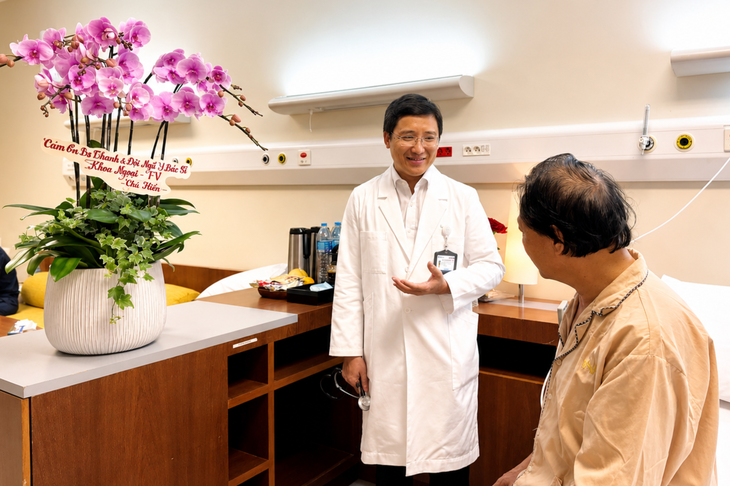 Cắt u phổi bằng robot – giải pháp an toàn cho bệnh nhân dùng thuốc chống đông - Ảnh 1.