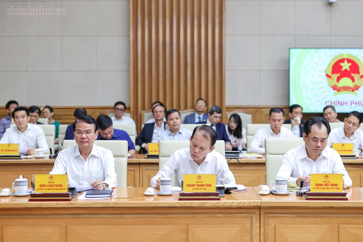Thủ tướng: Ngân hàng phải giảm lãi suất, đưa tín dụng vào đúng nơi cần vốn- Ảnh 4.
