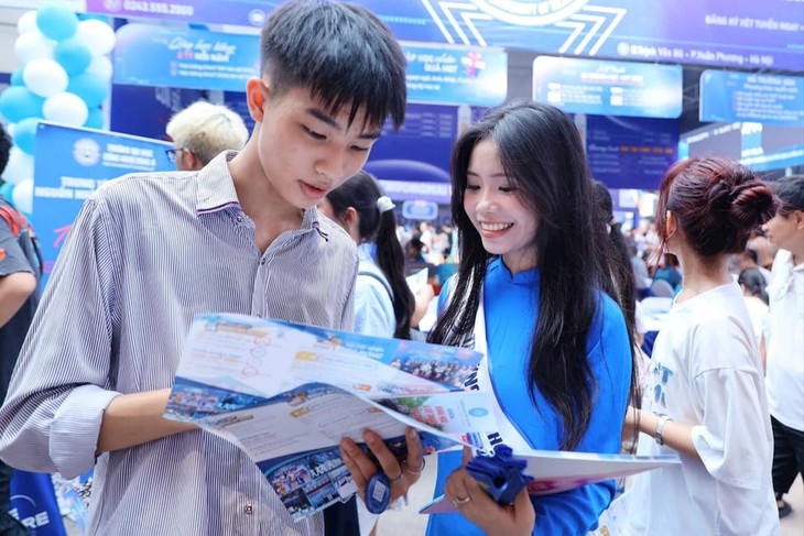 Đề xuất bổ sung đối tượng miễn học phí, giữ nguyên trần học phí- Ảnh 1.