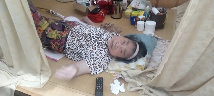 Mẹ già nằm một chỗ vì tai biến, con cần tiền điều trị u não, người phụ nữ nghèo ở Nghệ An cầu cứu- Ảnh 2.
