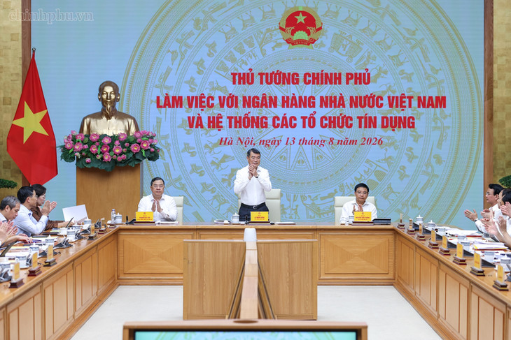 Thủ tướng: Ngân hàng phải giảm lãi suất, đưa tín dụng vào đúng nơi cần vốn- Ảnh 1.