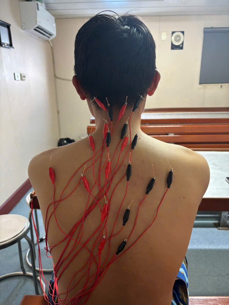 Tinh hoa y học cổ truyền theo những người thầy thuốc ra Trường Sa - Ảnh 3.
