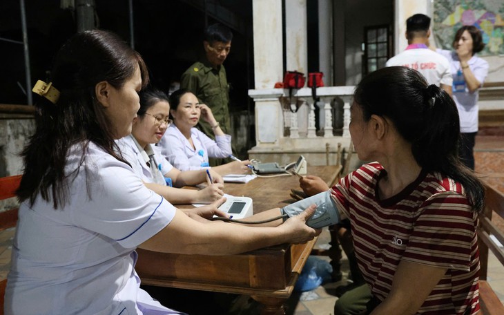 Hàng nghìn người Hà Tĩnh được khám sức khỏe miễn phí- Ảnh 2.