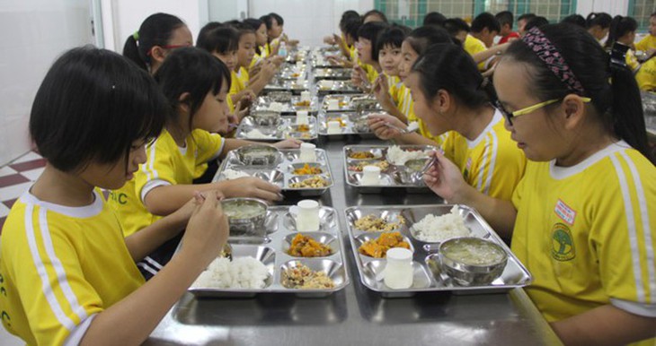 Thủ tướng chỉ đạo siết an toàn thực phẩm trong trường học - Ảnh 1.