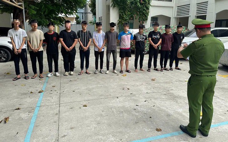 Đánh nhau ở khu đô thị Hà Nội, người vào can cũng bị hành hung- Ảnh 2.