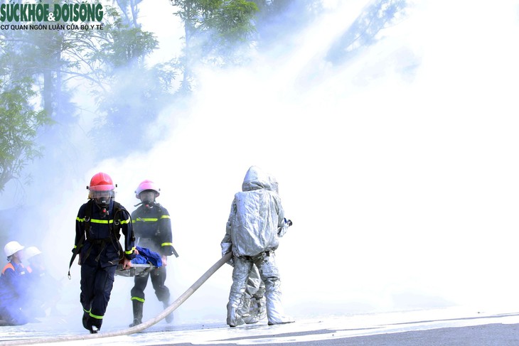 Diễn tập hiệp đồng chữa cháy, cứu nạn tại kho xăng dầu - Ảnh 7.