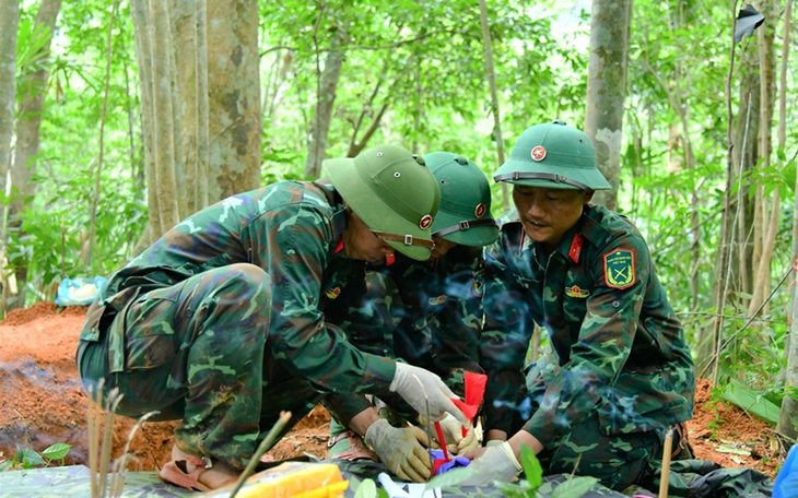 TPHCM tìm kiếm, quy tập hài cốt liệt sĩ tại xã Thường Tân - Ảnh 1.