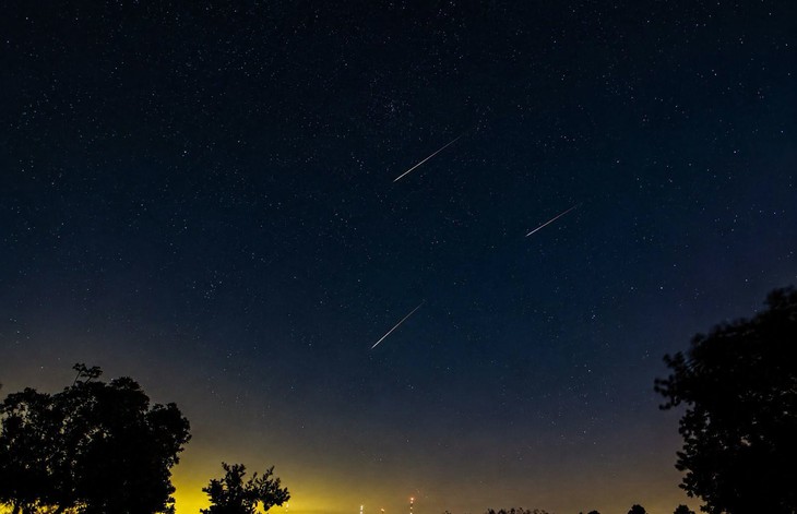 Mưa sao băng Perseids tiếp tục thắp sáng bầu trời đêm trong những ngày tới- Ảnh 1.