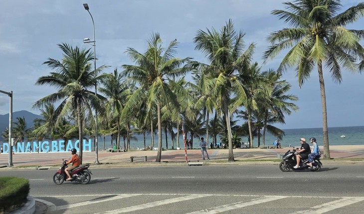 
Nắng nóng trên 38 độ vẫn kéo dài ở Miền Trung những ngày tới- Ảnh 1.
