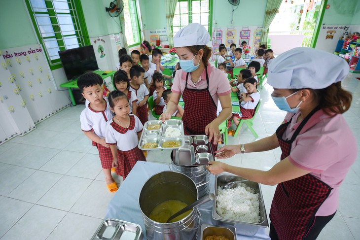 Bữa ăn học đường phải chú trọng đến phát triển chiều cao cho trẻ- Ảnh 1.