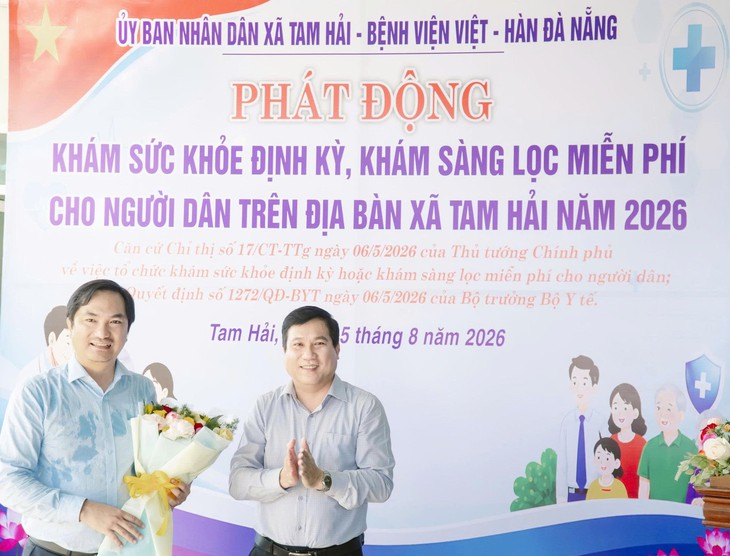 Bác sĩ khám tình nguyện cho dân đảo- Ảnh 1.