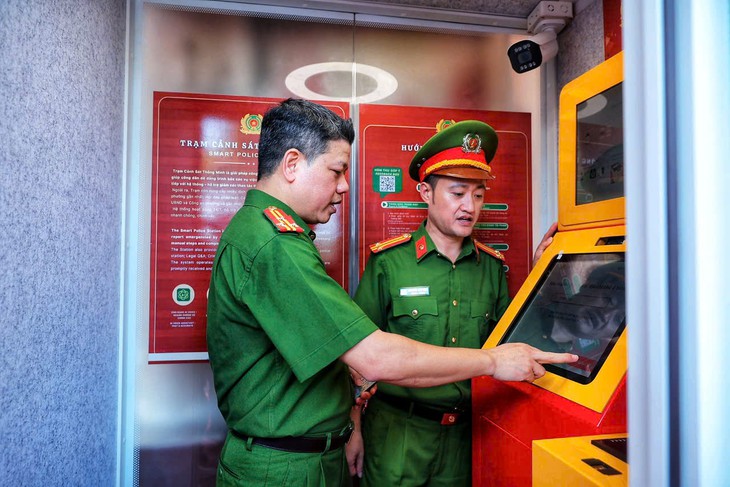 Có gì trong 'Trạm Cảnh sát thông minh' vừa xuất hiện bên hồ Hoàn Kiếm?- Ảnh 2.