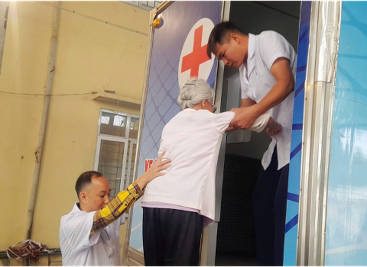 Bộ Y tế phản hồi kiến nghị 'giảm tuổi hưởng trợ cấp hưu trí xã hội xuống 70, nâng mức hỗ trợ hàng tháng'- Ảnh 1.
