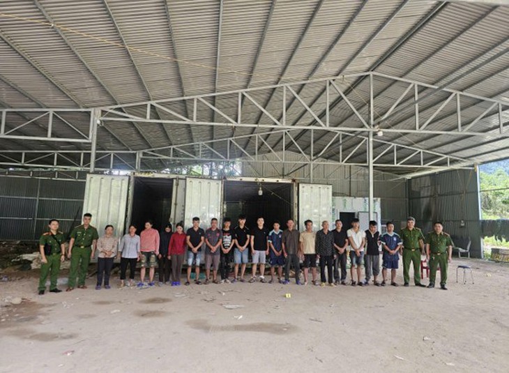 Khởi tố 18 người liên quan vụ vận chuyển hơn 5,3 tấn chân giò lợn đông lạnh qua biên giới- Ảnh 1.