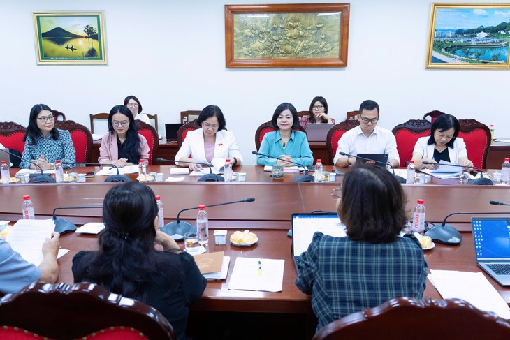 Sửa Luật Đất đai: Đề xuất miễn, giảm tiền sử dụng đất cho phụ nữ yếu thế- Ảnh 2.