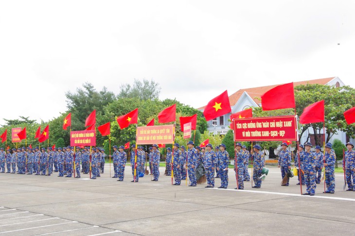 Sôi nổi ngày ‘Chủ nhật xanh’ ở Trường Sa - Ảnh 1.