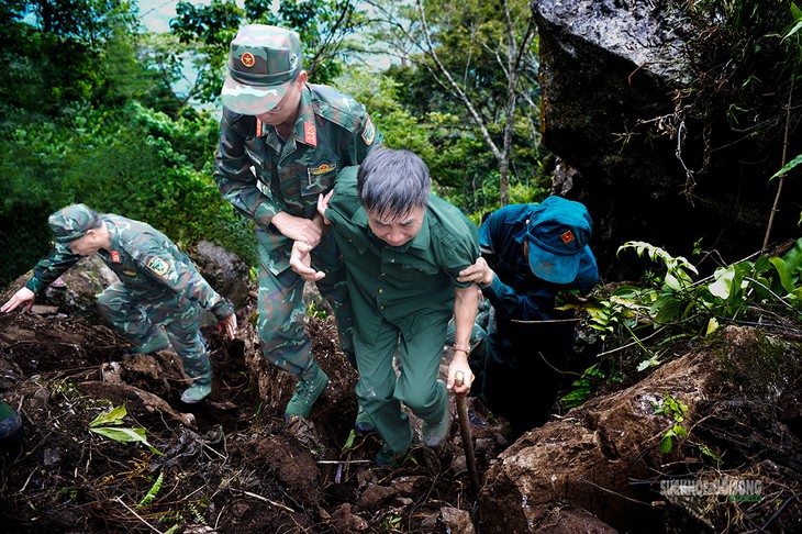 Trở lại 'Lò vôi thế kỷ', cựu binh bật khóc ôm di cốt đồng đội - Ảnh 3.