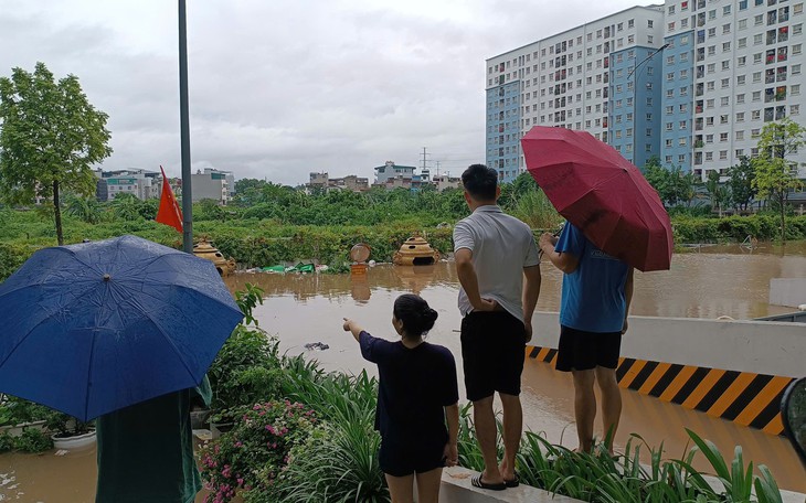 Vừa xuất hiện áp thấp nhiệt đới trên Biển Đông- Ảnh 2.